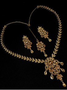 Stonestudded Jewelry Set